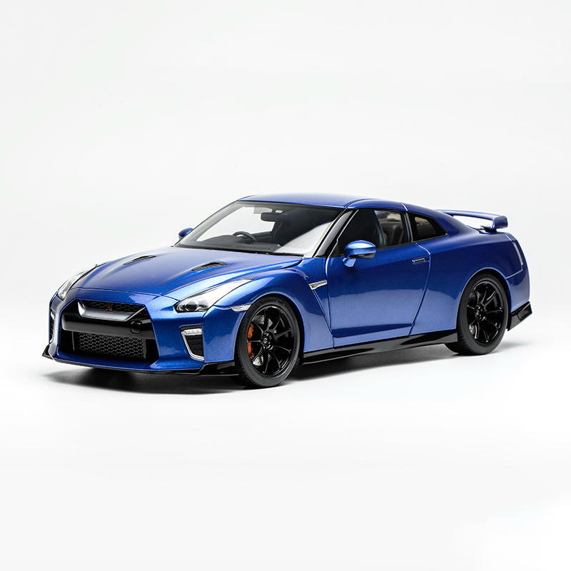 MotorHelix 1:18 Nissan GT-R (R35) Track Edition