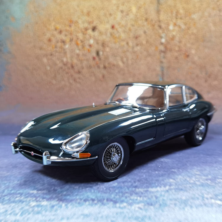 Jaguar E-Type 60th Anniversary 1:18 Die-Cast Alloy Model (Classic Sealed Box Edition)