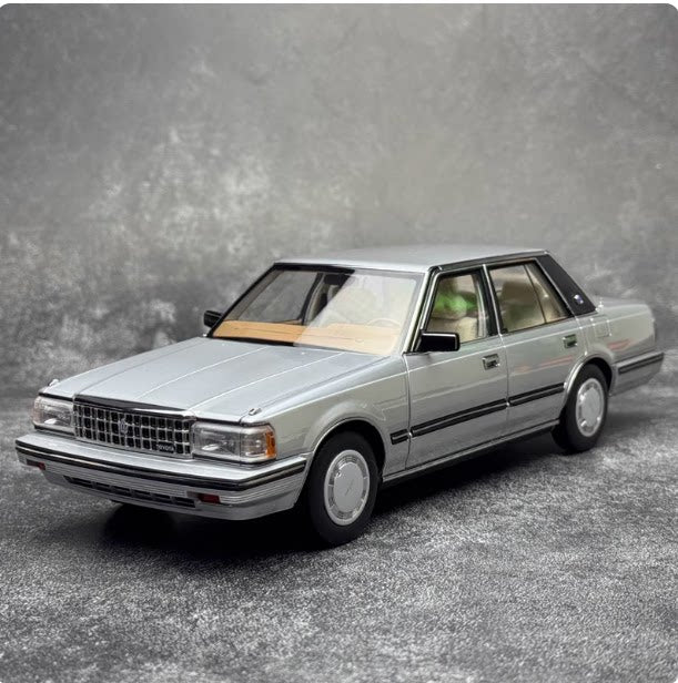 Xiaoguang 1:18 Toyota Crown M122 Alloy Diecast Model Car