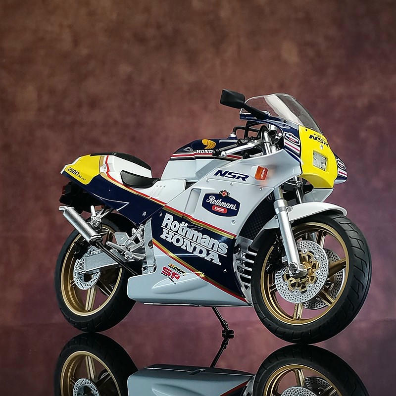 AOSHIMA 1:12 Honda NSR 250R SP R4 Rothmans MC18 Motorcycle Model