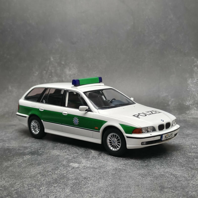 Triple9 1:18 BMW 5 Series Touring (E39) 1998 Diecast Model