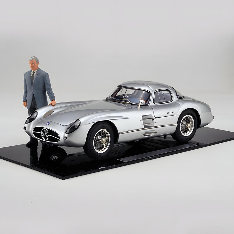 CMC1:18Mercedes-Benz300SLRUhlenhautCoupé1955DiecastCar–SilverM-246PuppetVersion