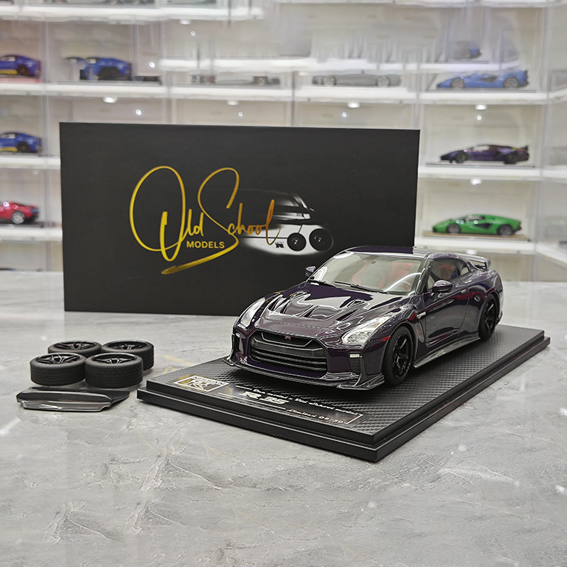 One Model 1:18 Nissan GT-R R35 Resin Collectible Car Model