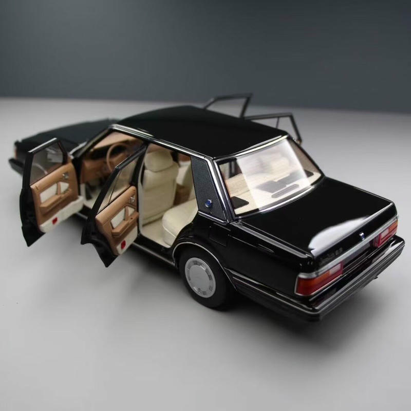 Xiaoguang 1:18 Toyota Crown M122 Alloy Diecast Model Car