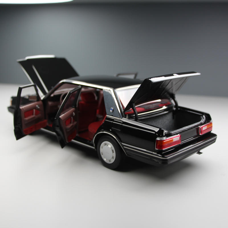 Xiaoguang 1:18 Toyota Crown M122 Alloy Diecast Model Car
