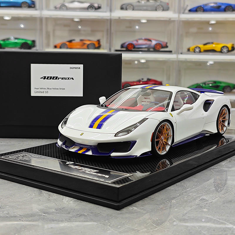 Dino Model 1:18 Ferrari 488 Pista Resin (Fully Open) Model