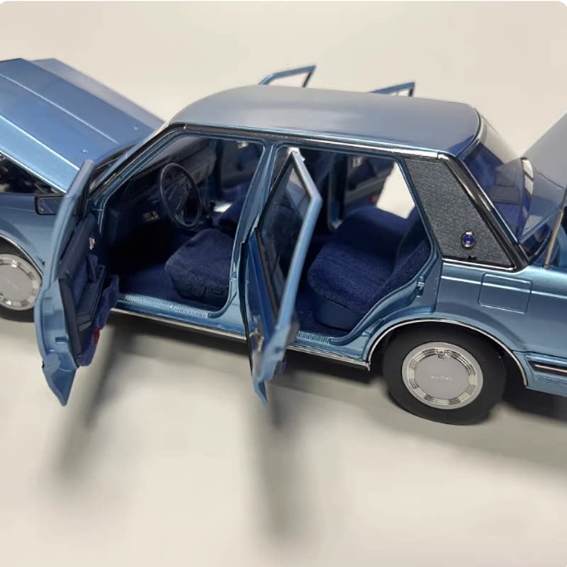 Xiaoguang 1:18 Toyota Crown M122 Alloy Diecast Model Car