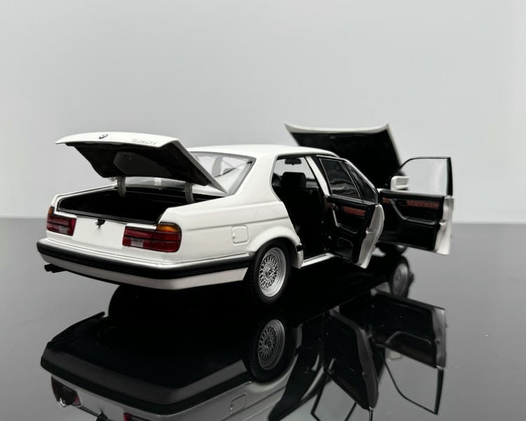1:18MINICHAMPS BMW 730I (E32) 1986 Alloy Car Model BMW 7 Series