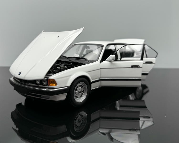 1:18MINICHAMPS BMW 730I (E32) 1986 Alloy Car Model BMW 7 Series