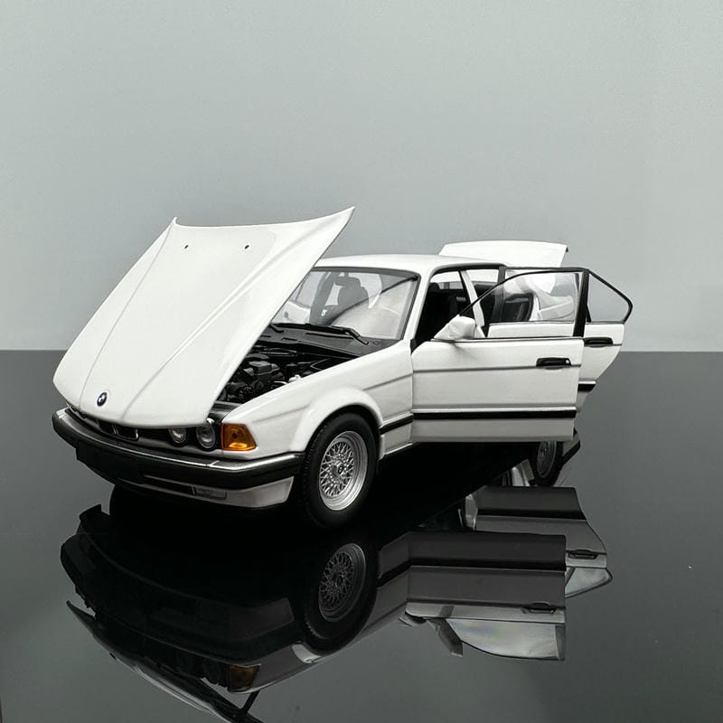1:18MINICHAMPS BMW 730I (E32) 1986 Alloy Car Model BMW 7 Series