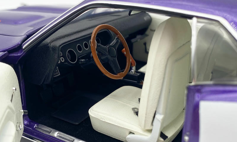 ACME 1:18 1971 Plymouth Cuda 383 In Violet Diecast Model