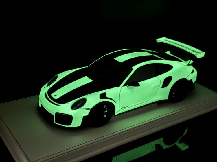 Vehicle Art 1/18 Porsche 911 GT2RS Weissach Package Simulation Car Model