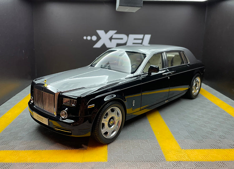 Модель автомобиля Kyosho Phantom EWB Extended Alloy в масштабе 1:18 + небольшой подарок