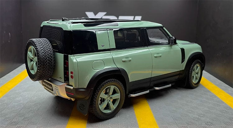 Fast echter Defender 90 2023 110th Anniversary Edition 1:18 Automodell