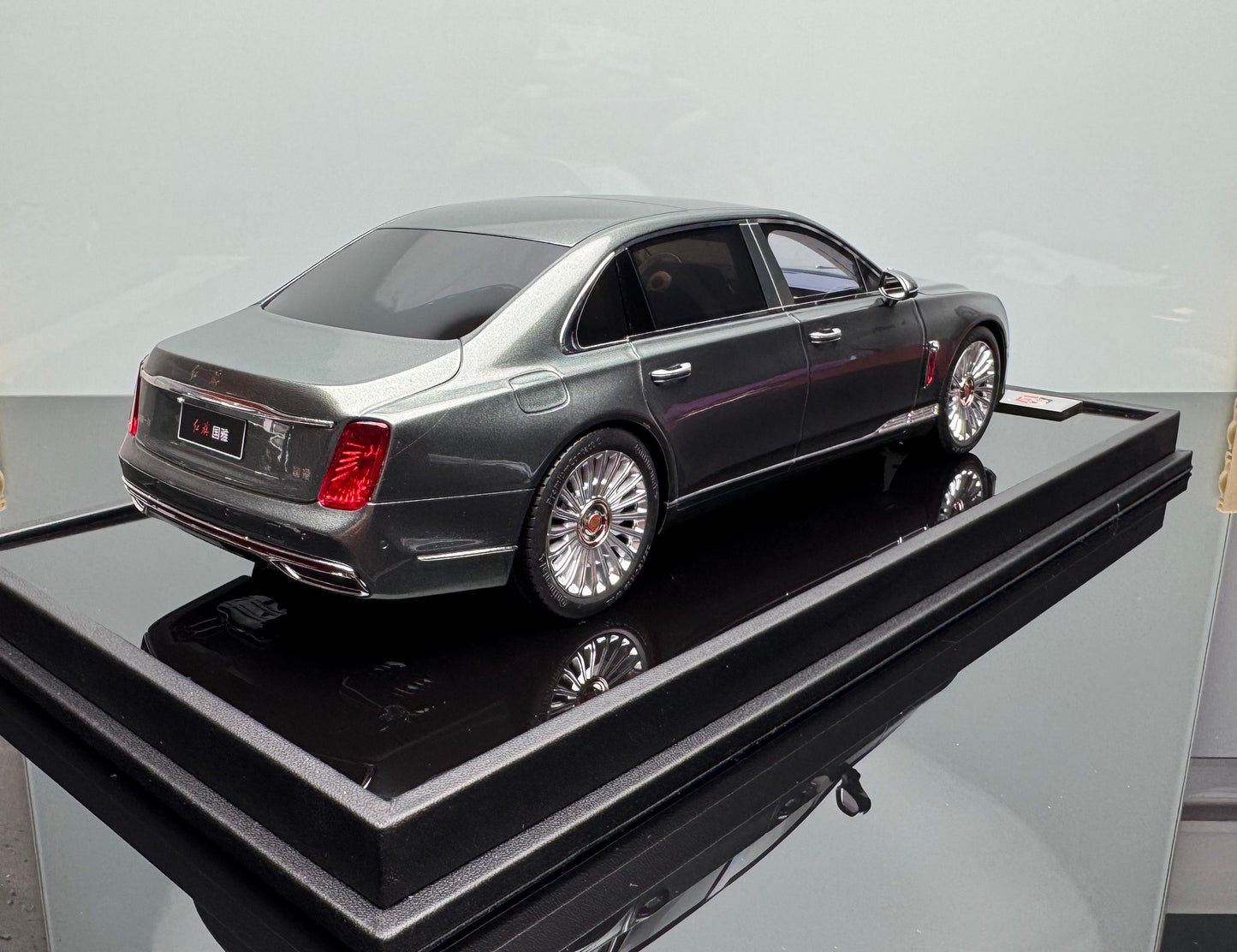 Hongqi Guoya 1:18 Resin Model Car – Silver Hardcover Limited Edition (1 of 399)