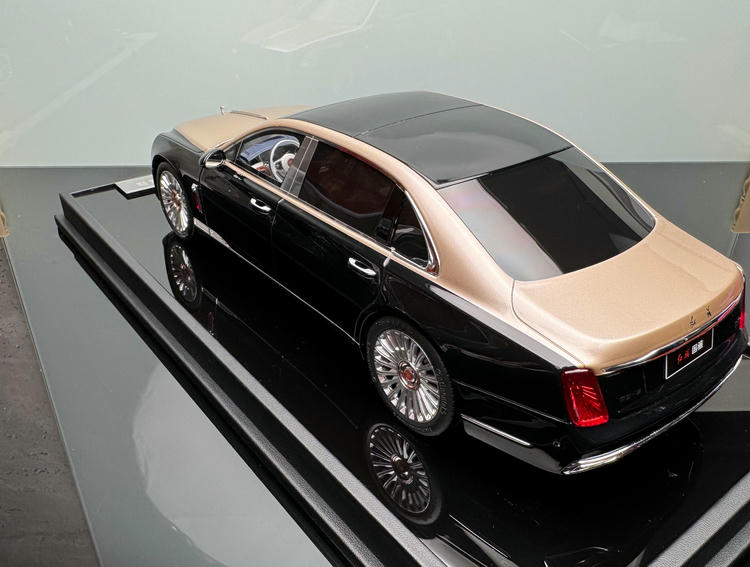 Hongqi Guoya 1:18 Resin Model Car – Black Gold Hardcover Limited Edition (1 of 399)