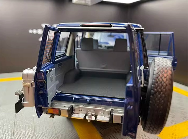 AlmostReal LC76 2017 Toyota Land Cruiser 1/18 Automodell aus Aluminiumlegierung (870101)