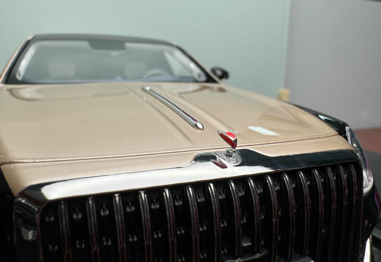 Hongqi Guoya 1:18 Resin Model Car – Black Gold Hardcover Limited Edition (1 of 399)