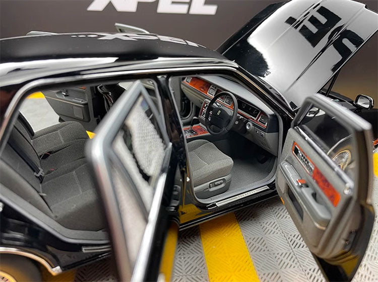 Fast echtes Toyota Century-Modellauto aus Legierung im Maßstab 1:18 von 1997