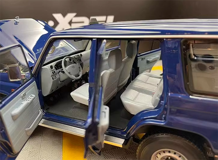 AlmostReal LC76 2017 Toyota Land Cruiser 1/18 Automodell aus Aluminiumlegierung (870101)