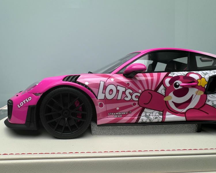 Vehicle Art 1/18 Porsche 911 GT2RS Weissach Package Simulation Car Model