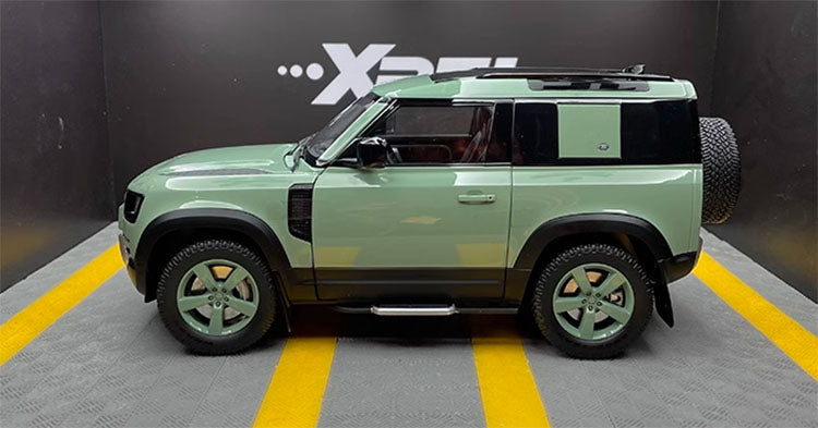 Fast echter Defender 90 2023 110th Anniversary Edition 1:18 Automodell