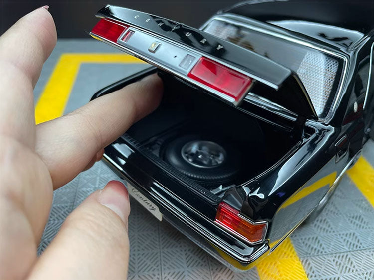 Fast echtes Toyota Century-Modellauto aus Legierung im Maßstab 1:18 von 1997