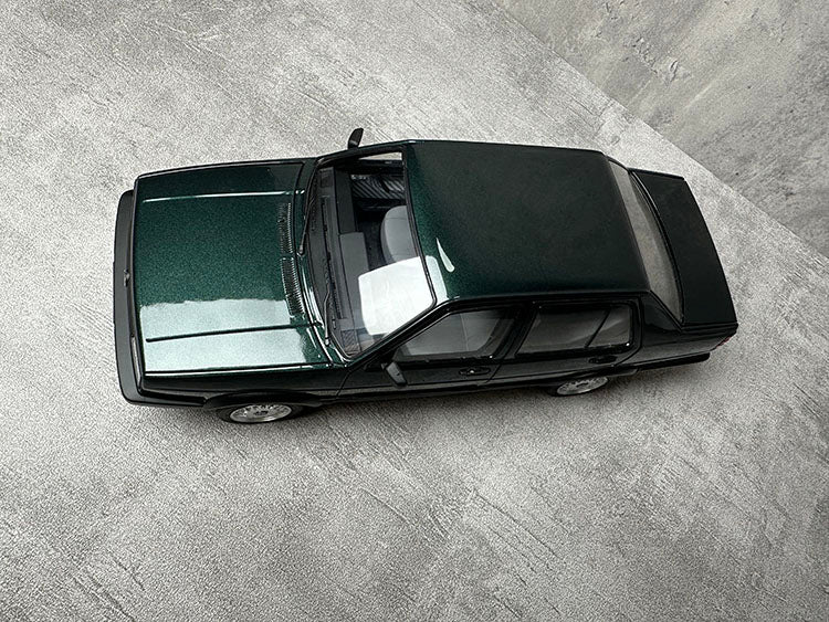 Оригинальная заводская модель автомобиля Jetta 1:18, старая модель автомобиля с квадратной лампой, имитация литого сплава, коллекционное украшение для взрослых