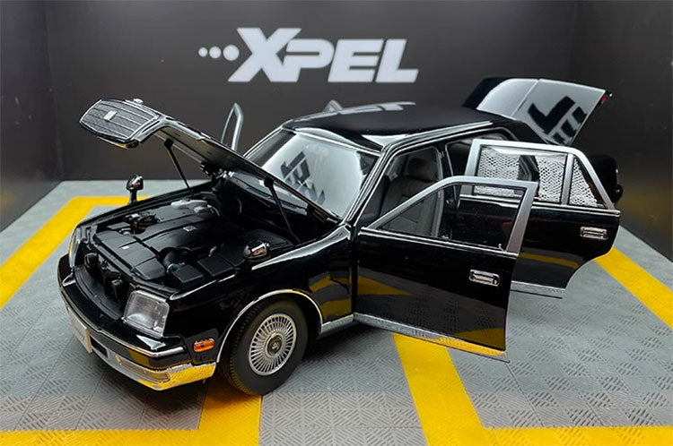 Fast echtes Toyota Century-Modellauto aus Legierung im Maßstab 1:18 von 1997