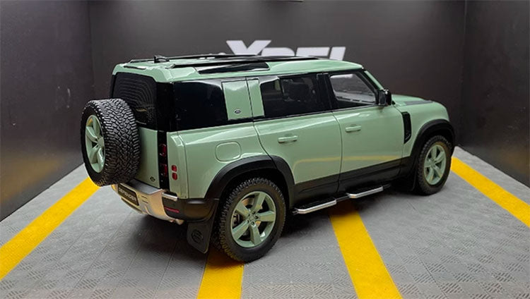 Fast echter Defender 90 2023 110th Anniversary Edition 1:18 Automodell