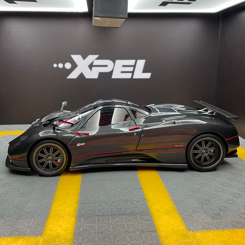 Fast reales AR+1/18 Pagani Zonda F 2005 Carbon Fiber Edition Automodell