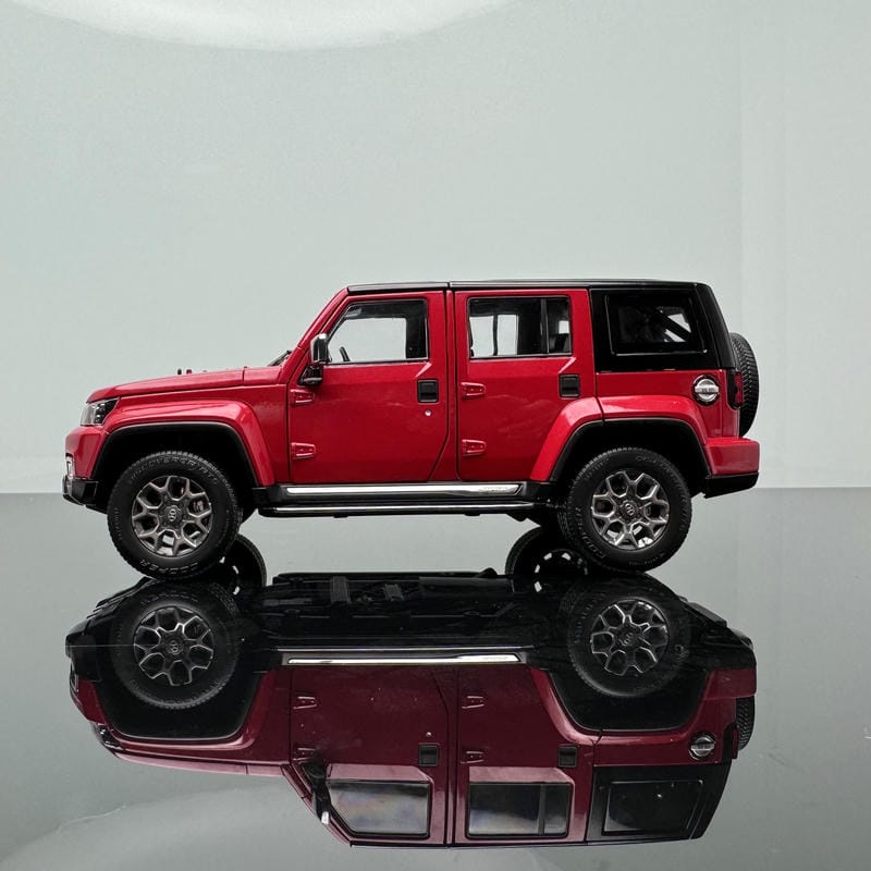 Beijing B40L 1:18 Diecast Model – Premium Red Collectible for Display