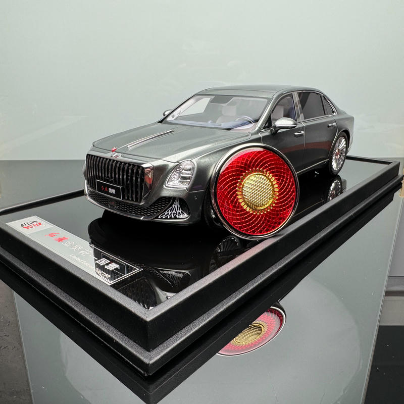 Hongqi Guoya 1:18 Resin Model Car – Silver Hardcover Limited Edition (1 of 399)