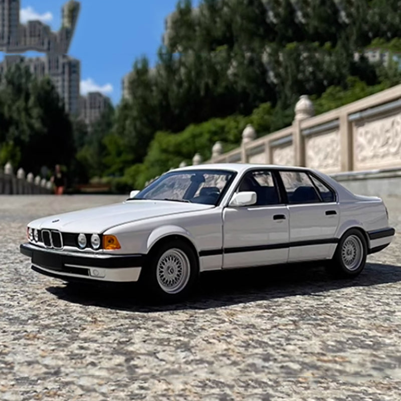 1: 18 MINICHAMPS 730I (E32) 1986 года, легкосплавная автомобильная модель 7 серии