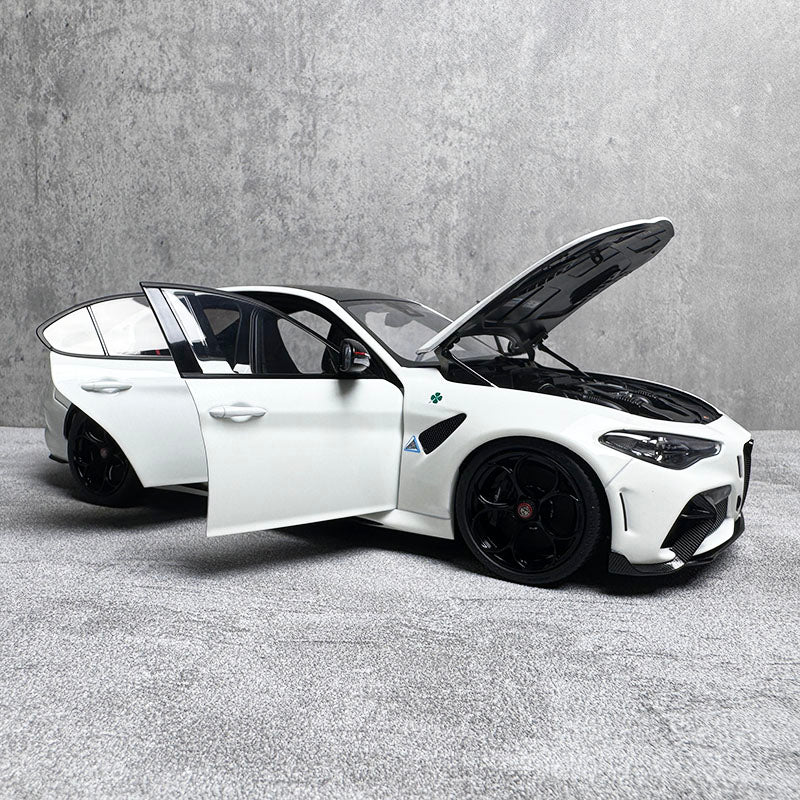 MH Romeo Giulia GTA Simulationsautomodell 1 18 Sammlerornamente