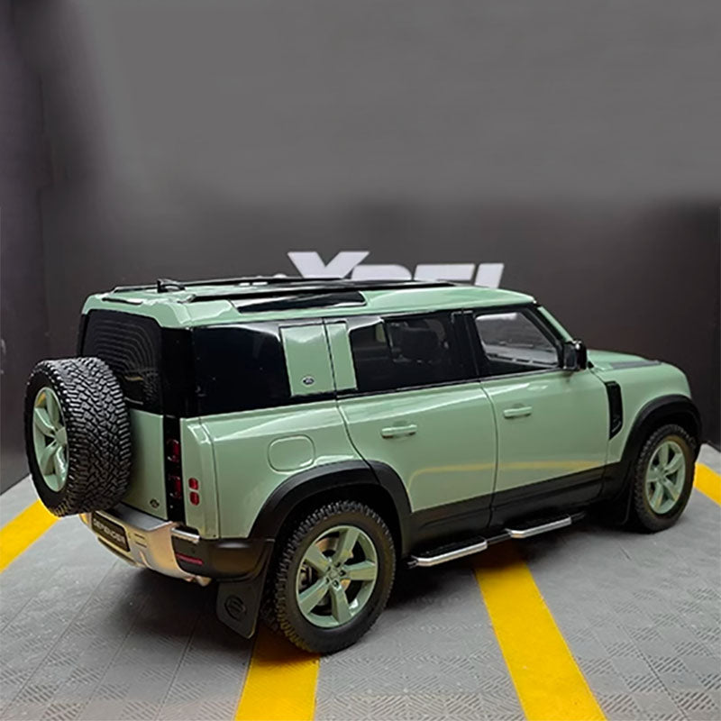 Fast echter Defender 90 2023 110th Anniversary Edition 1:18 Automodell
