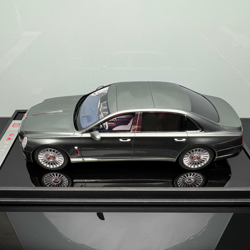Hongqi Guoya 1:18 Resin Model Car – Silver Hardcover Limited Edition (1 of 399)