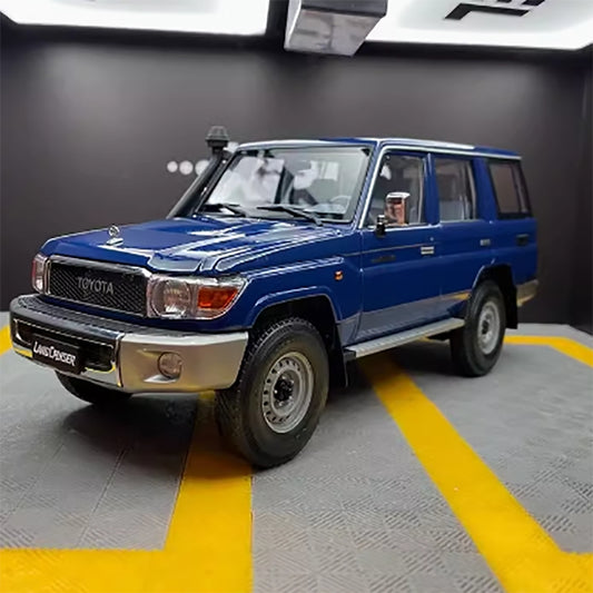 AlmostReal LC76 2017 Toyota Land Cruiser 1/18 Automodell aus Aluminiumlegierung (870101)
